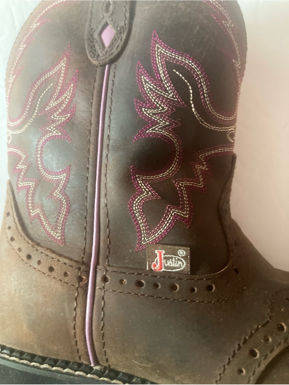 Justin Ladies SZ 7B Brown Leather Western Boots with Prominent Pink Stitching - Picture 5 of 15